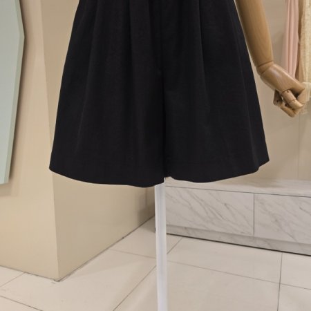 핀턱 디테일 밴딩 반바지