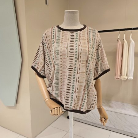 하트 프린트 라운드티셔츠