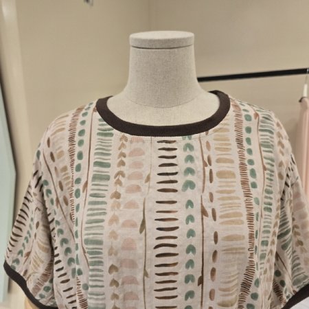 하트 프린트 라운드티셔츠