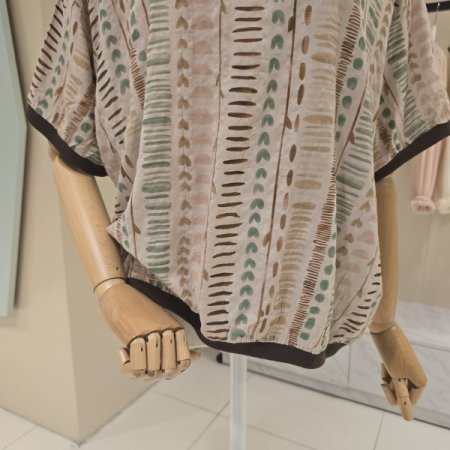 하트 프린트 라운드티셔츠