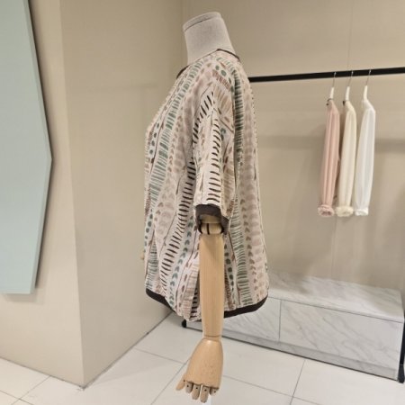 하트 프린트 라운드티셔츠