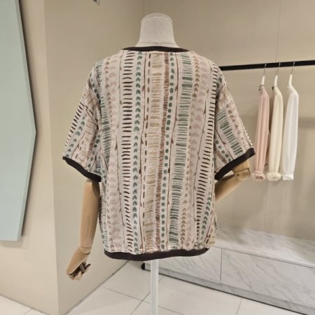 하트 프린트 라운드티셔츠