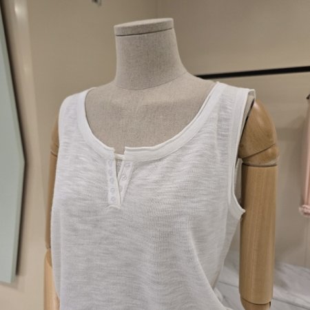 단추 이중 민소매 니트