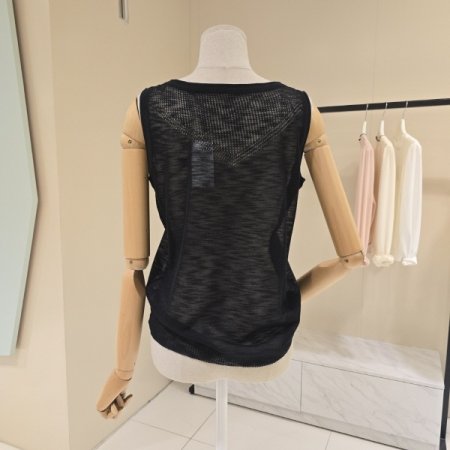 라운드 이중단추 민소매니트