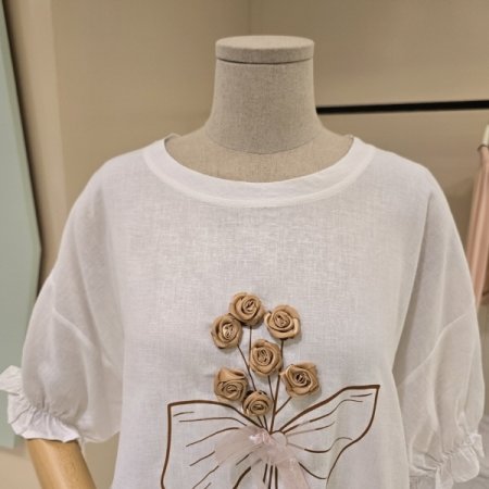 로즈 리본 언발 라운드 티셔츠