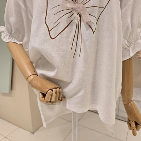 로즈 리본 언발 라운드 티셔츠