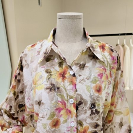 루즈핏 큐빅 플라워 블라우스