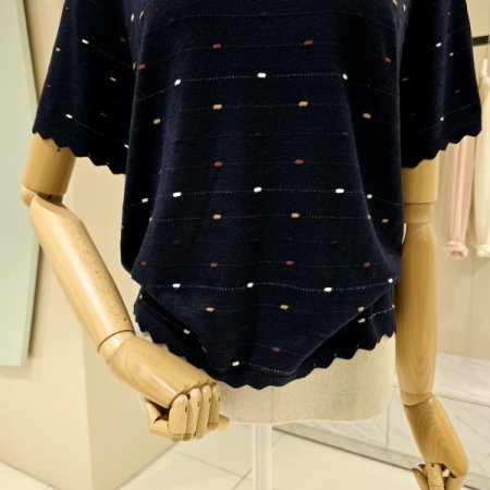 점박이 라운드 니트