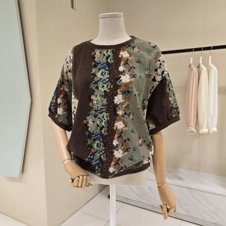 잔꽃배색 박시핏 라운드티셔츠