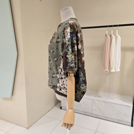 잔꽃배색 박시핏 라운드티셔츠