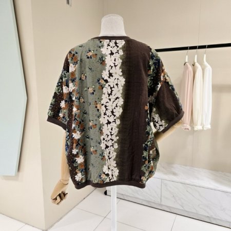 잔꽃배색 박시핏 라운드티셔츠