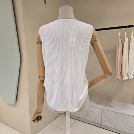 단추 브이넥 민소매니트