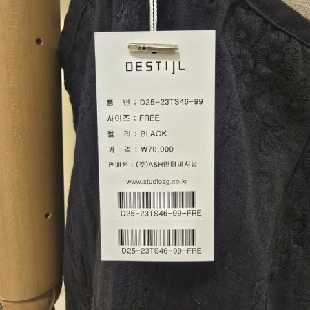 민소매 자수 포인트 티셔츠