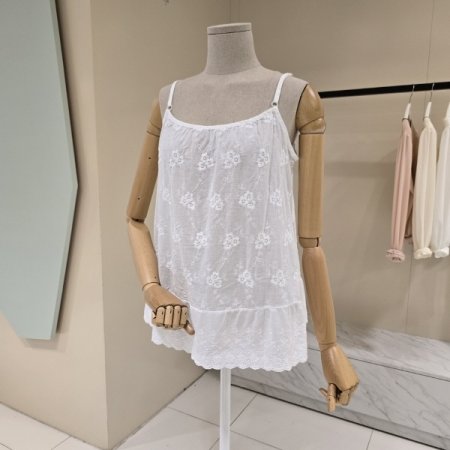 어깨끈 자수 민소매티셔츠