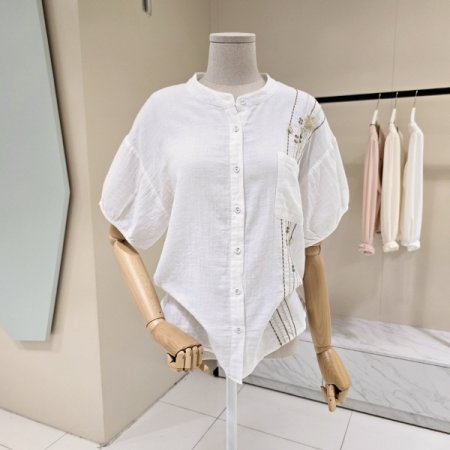 라인꽃 디테일 라운드 블라우스