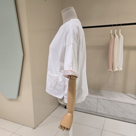 꽃잎 패치 라운드 티셔츠