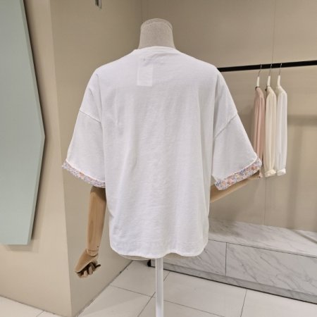 꽃잎 패치 라운드 티셔츠