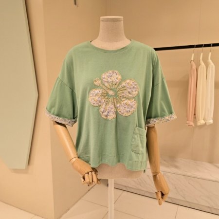 라운드 꽃잎패치 레터링 티셔츠