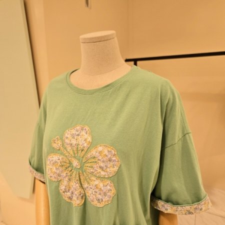 라운드 꽃잎패치 레터링 티셔츠