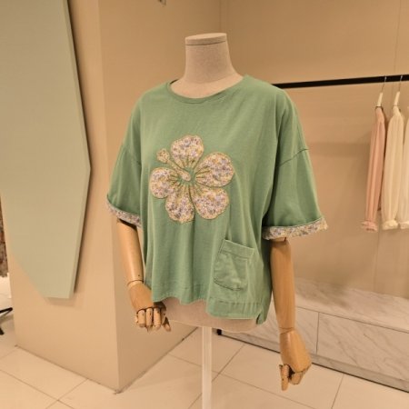 라운드 꽃잎패치 레터링 티셔츠