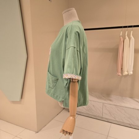 라운드 꽃잎패치 레터링 티셔츠