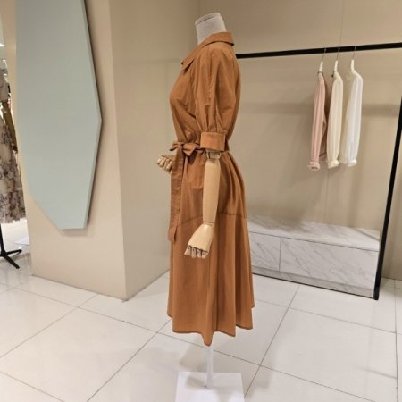 볼륨소매 벨티드 카라 원피스