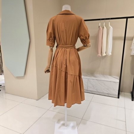 볼륨소매 벨티드 카라 원피스