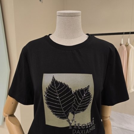 두잎 비즈 디테일 라운드티셔츠