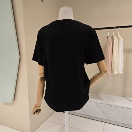 두잎 비즈 디테일 라운드티셔츠