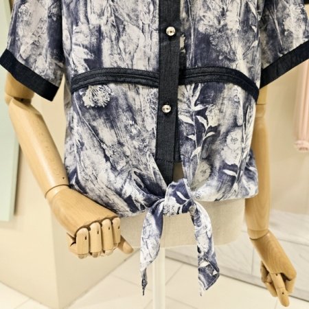 배색 묶음 카라 블라우스