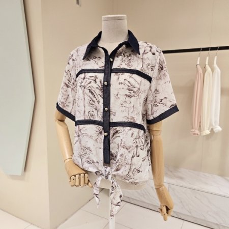 나염 배색 디테일 카라블라우스