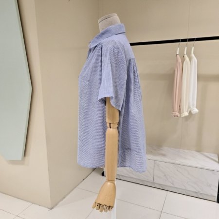 셔링 디테일 잔줄 카라블라우스