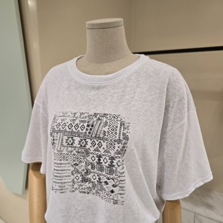 그래픽 라운드 티셔츠