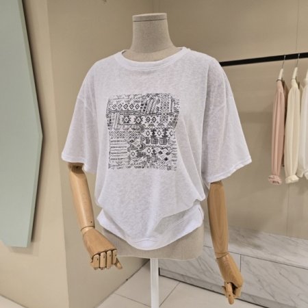 그래픽 라운드 티셔츠