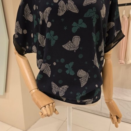 나비 망사라인 라운드블라우스