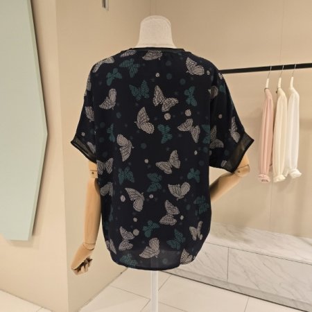 나비 망사라인 라운드블라우스