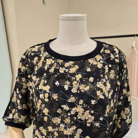 매화 프린트 라운드 블라우스