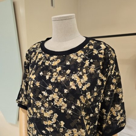 매화 프린트 라운드 블라우스