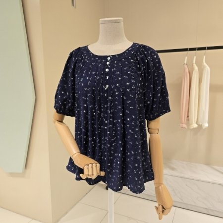 잔꽃 라운드 셔링 블라우스