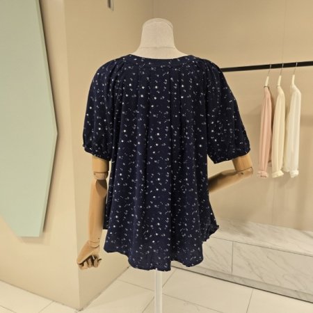 잔꽃 라운드 셔링 블라우스