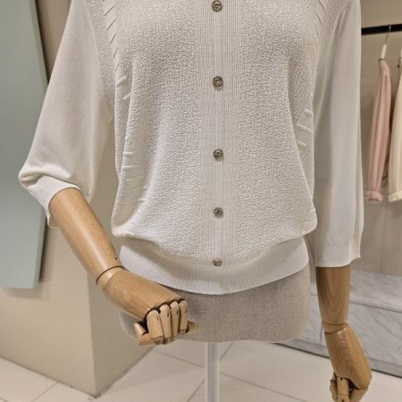 브이넥 7부 소매 니트