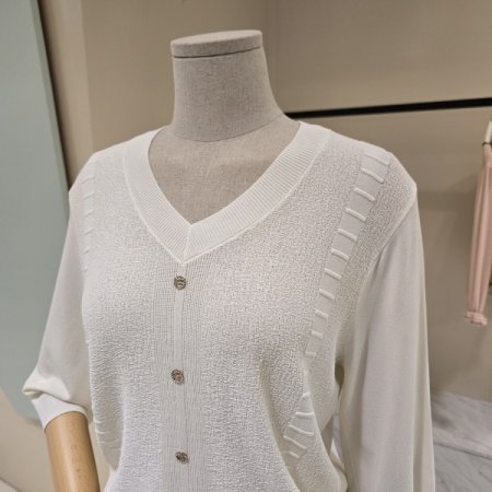 브이넥 7부 소매 니트