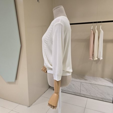 브이넥 7부 소매 니트