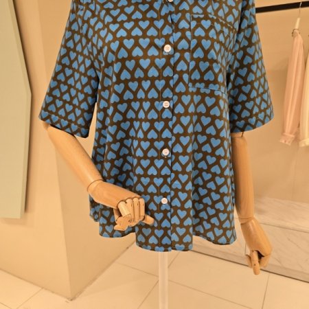 하트 패턴 셔츠블라우스