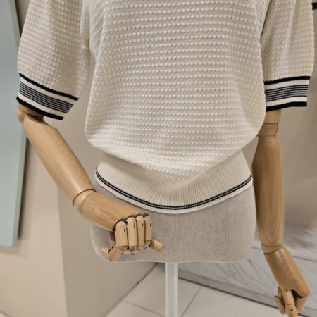 핀소매 라운드 니트