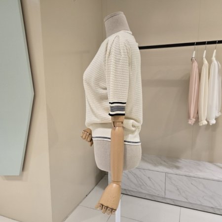 핀소매 라운드 니트