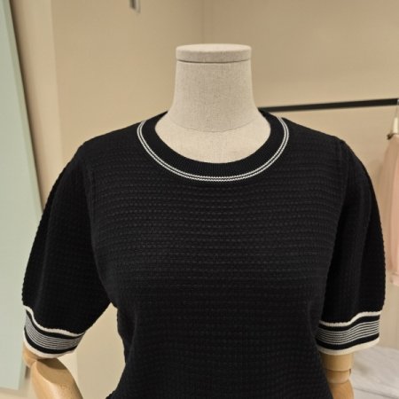 라운드 핀소매 니트