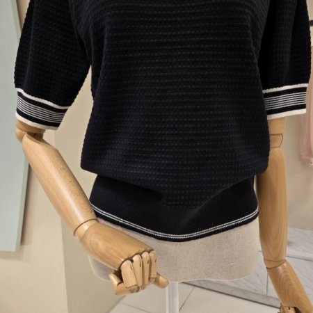 라운드 핀소매 니트