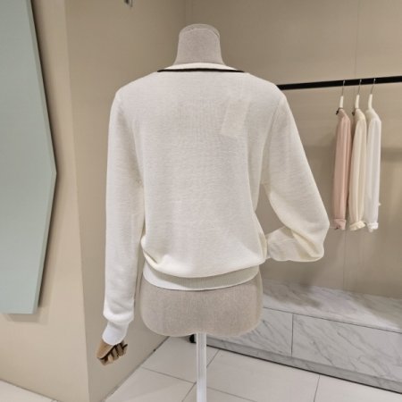 넥라인 단추 라운드 니트