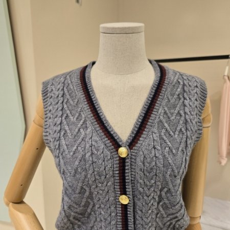 꽈배기 브이넥 니트조끼